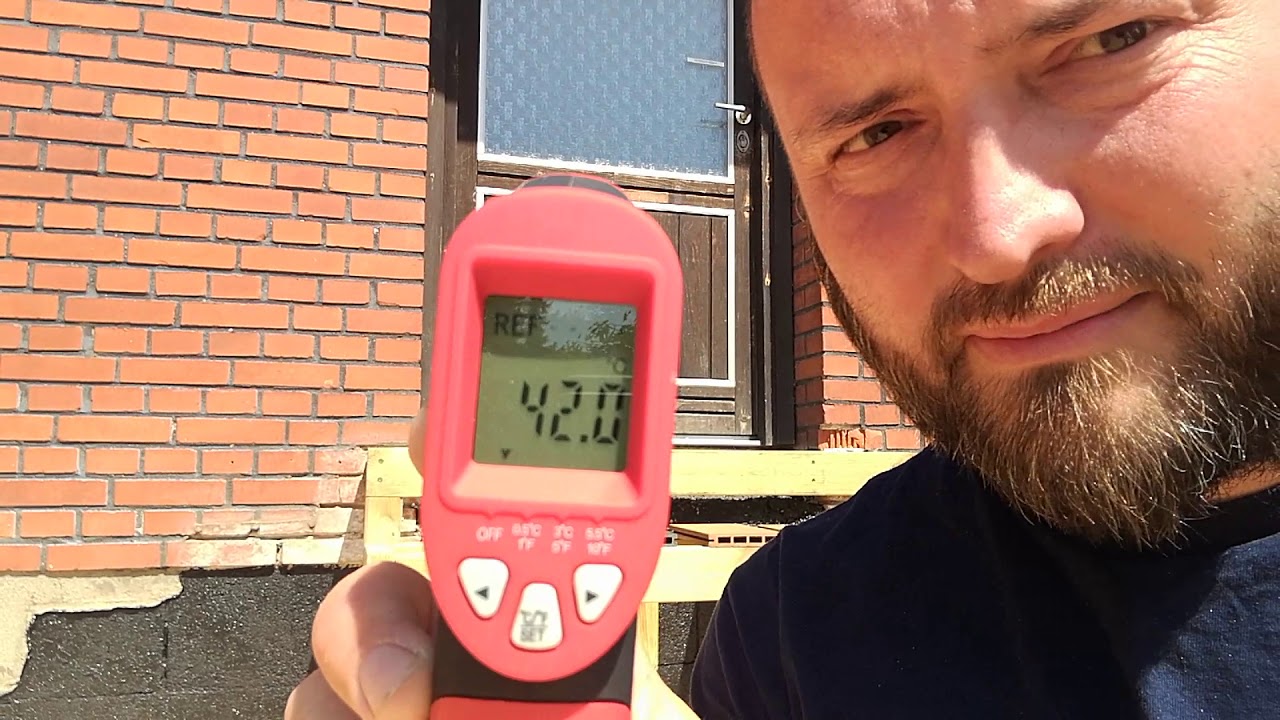 Hvor varm bliver en terrasse af tr&aelig; eller komposit?
