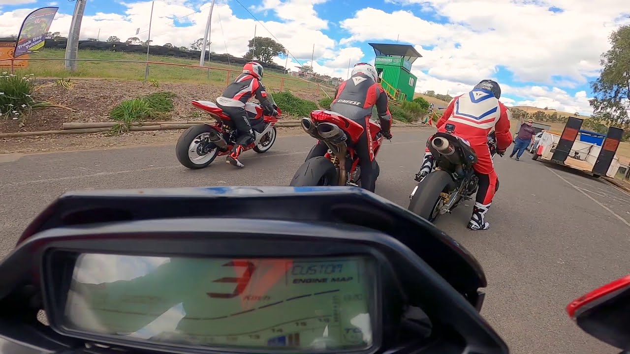 MV Agusta Rivale 800 at Broadford Raceway, Australia. Highlights