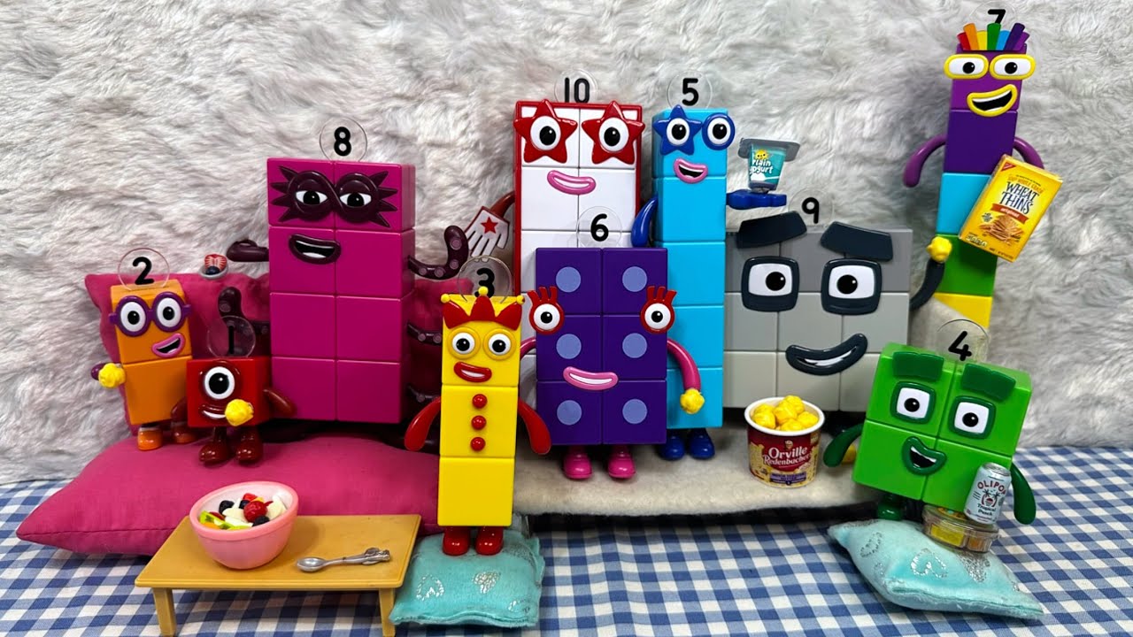 Our Toys Have Movie Night And Learn To Be Patient! 🍿🎥 