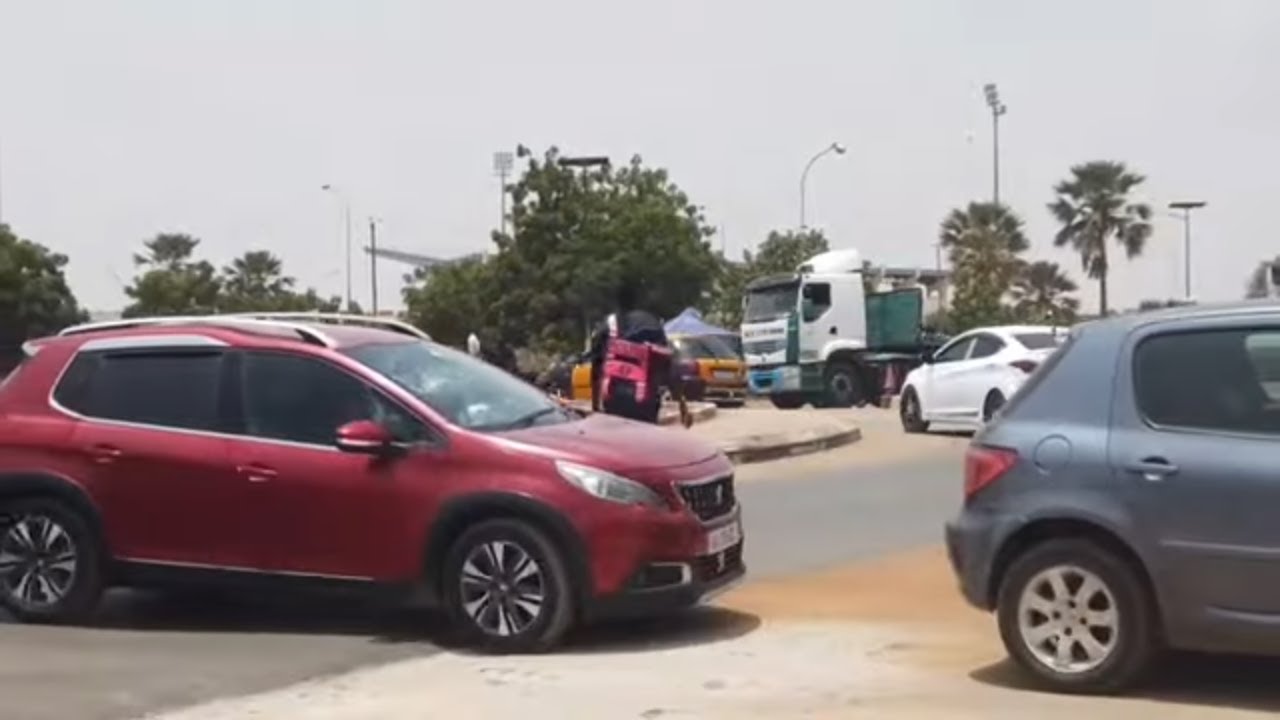 Thiès: Le Rond Point Stade Lat Dior surdimensionné Bloque l'entrée de Thiès