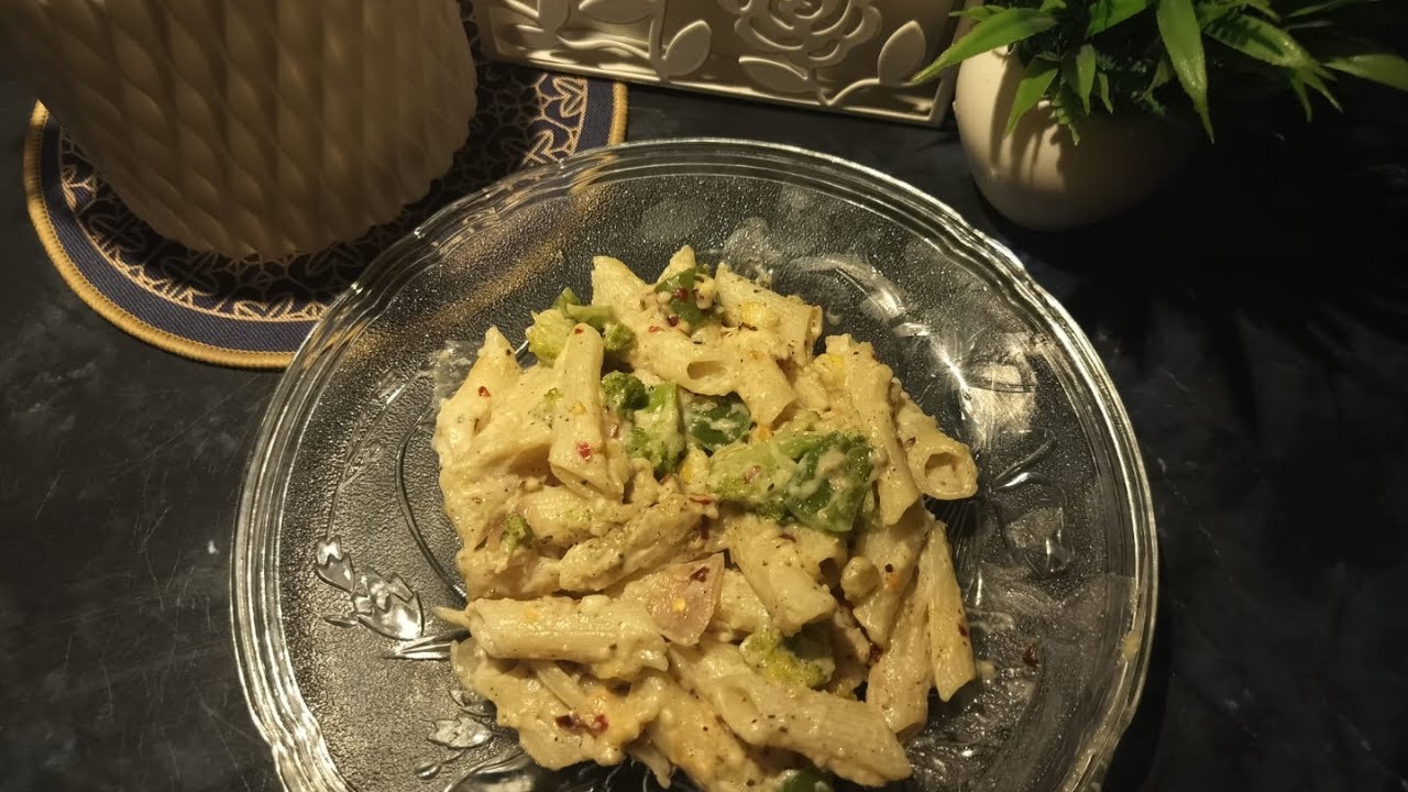 Cheesy White Sauce Pasta with Veggies