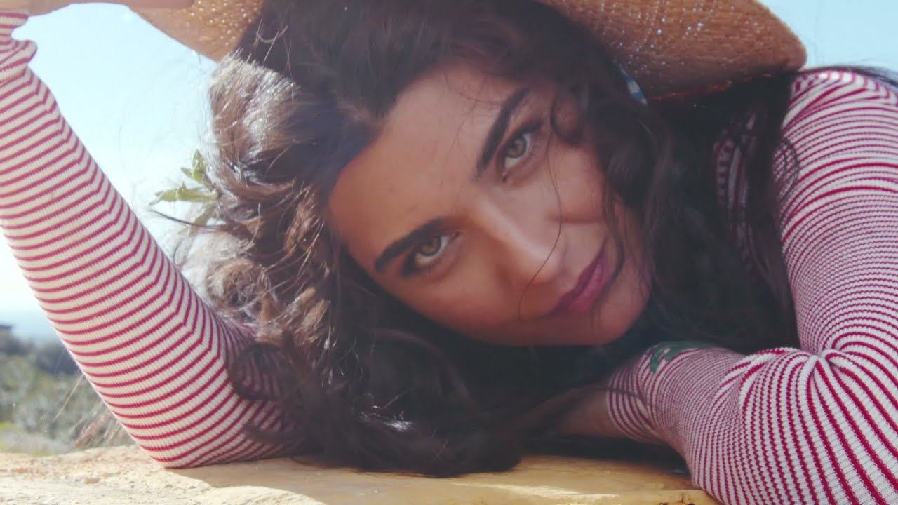 Tuba Büyüküstün ile Huzura Götüren Hisler  | Vogue Türkiye