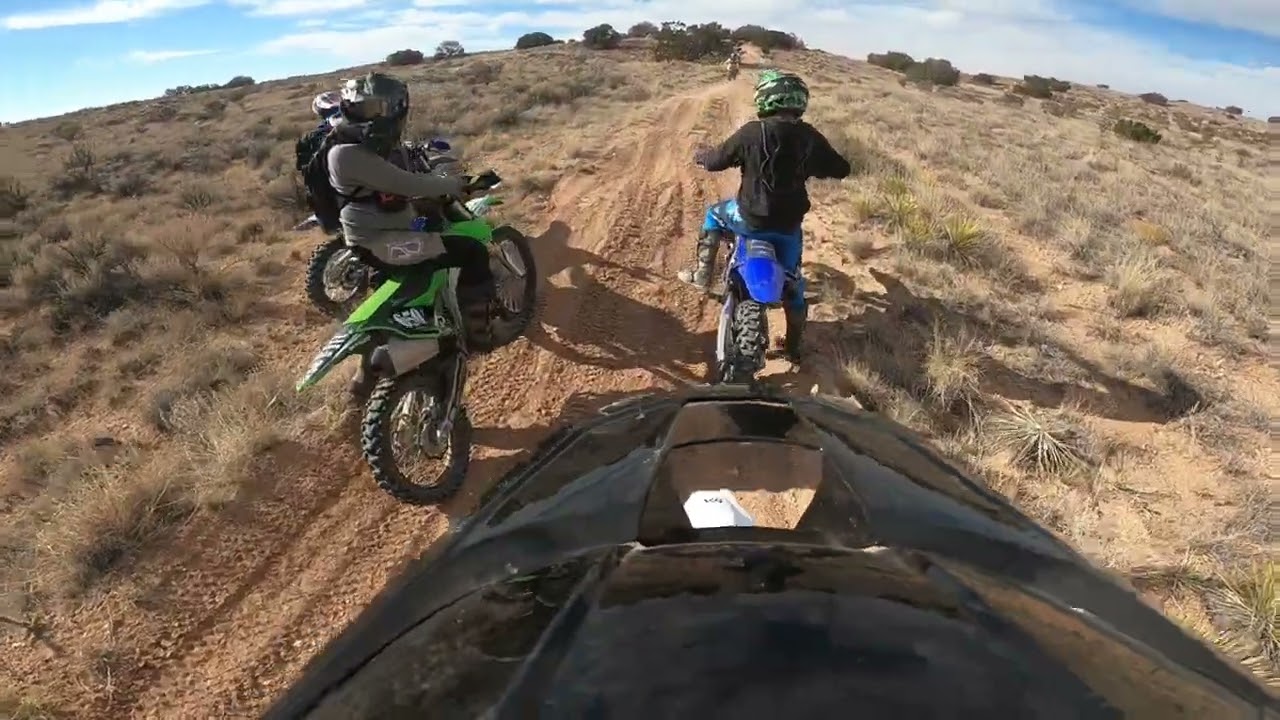 Riding some dirtbikes with friends in the desert! Dirtbikes| Desert |Riding