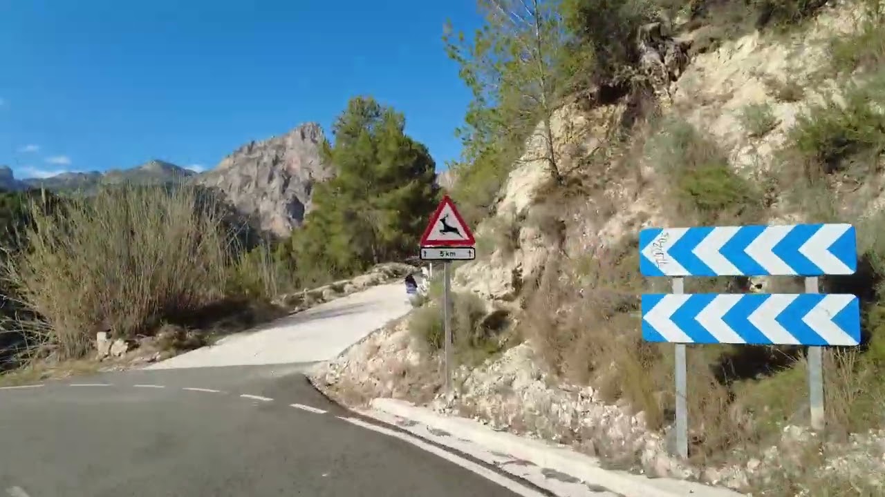 Roadtrip door de bergen van Moraira naar Altea #overwinteren #Spanje