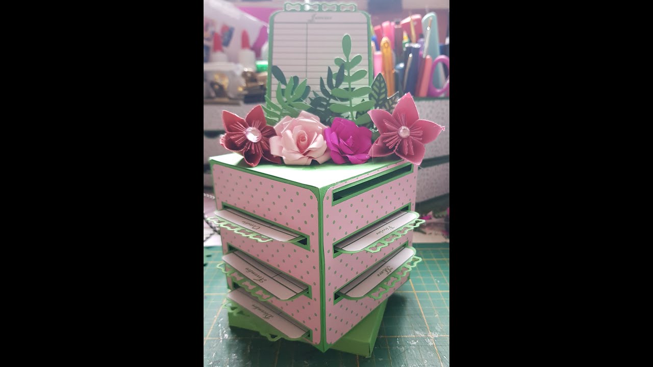 calendrier anniversaire cube + fleurs en papier
