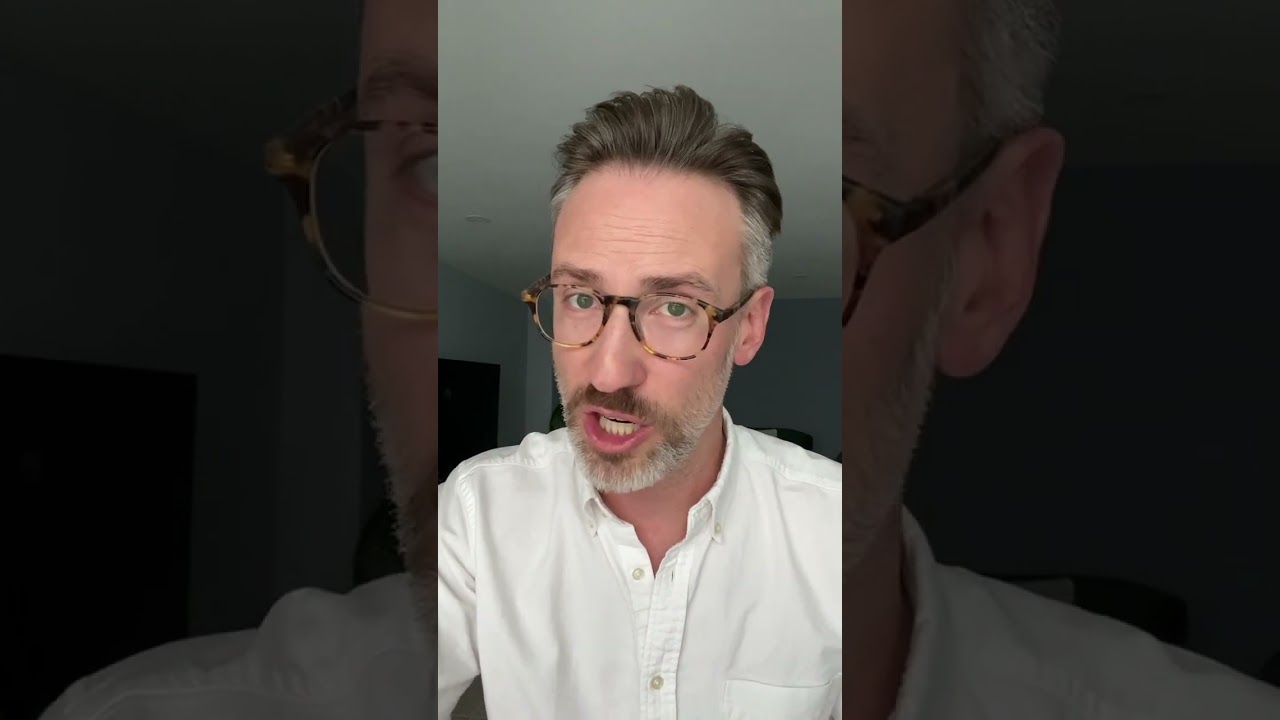 Что печатает визовый офицер? Бывший визовый офицер рассказывает, чем занимается визовый офицер.