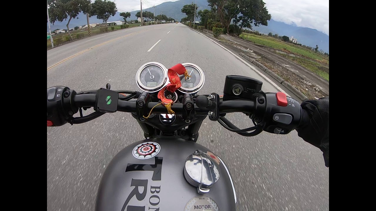 Triumph Bonneville T120 sound.