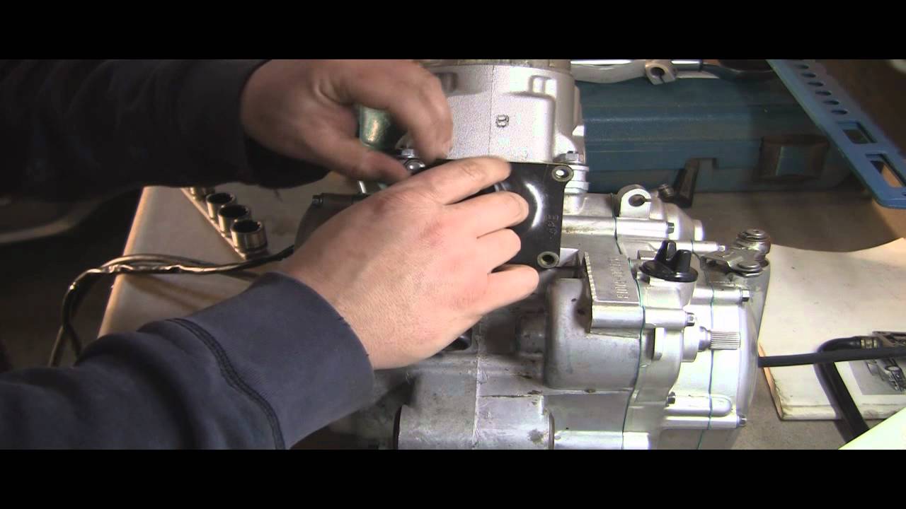 YZ125 Part 16: 2 Stroke  Installing Reeds!