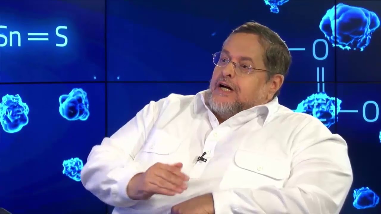 Prof. Haim Gamliel-פרופ' חיים גמליאל-מאחורי המיקרוסקופ