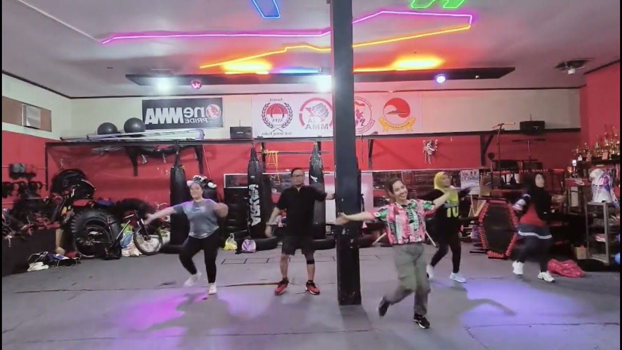 CUKUP SATU MENIT REMIX || CHOREO ZIN DEWI TERATAI 