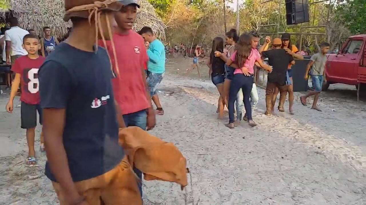 (FERNANDO)PISADINHA AO VIVO. COM A BANDA JZ .FESTA BOI NO MATO ZE PUPU EM CAPITAO DE CAMPOS
