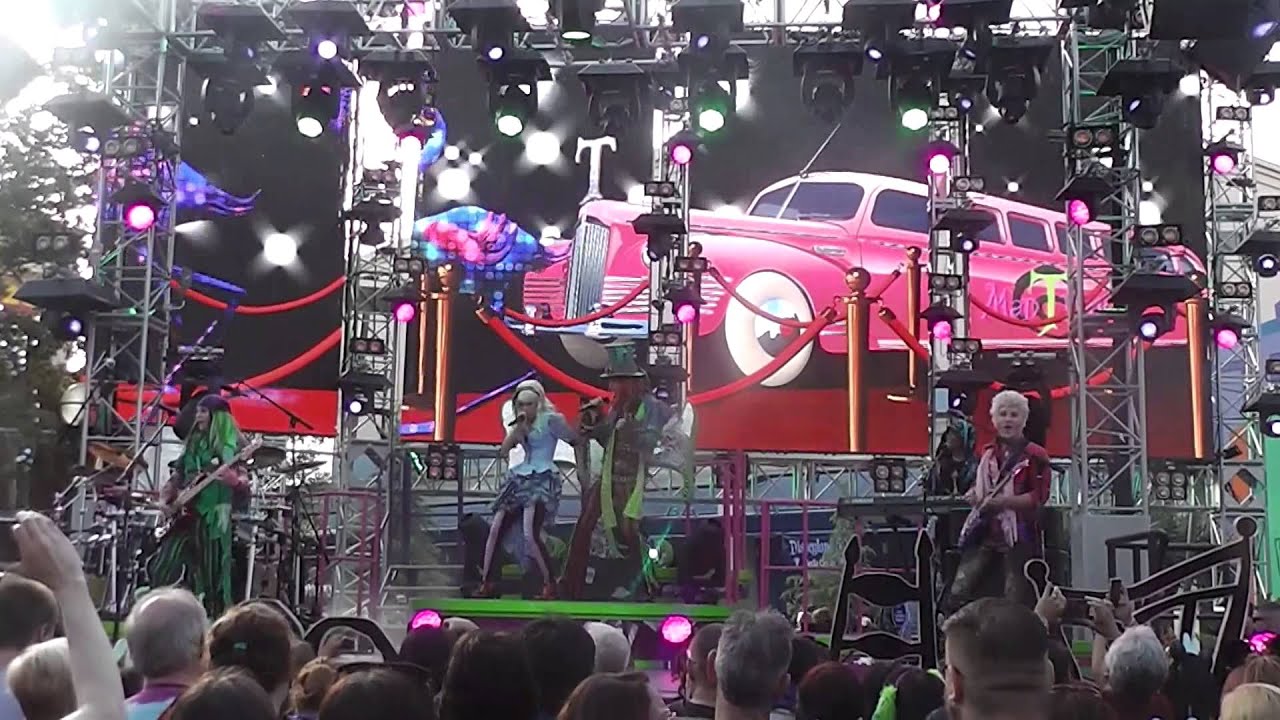 Mad T Party - Uptown Funk & All The Small Things
