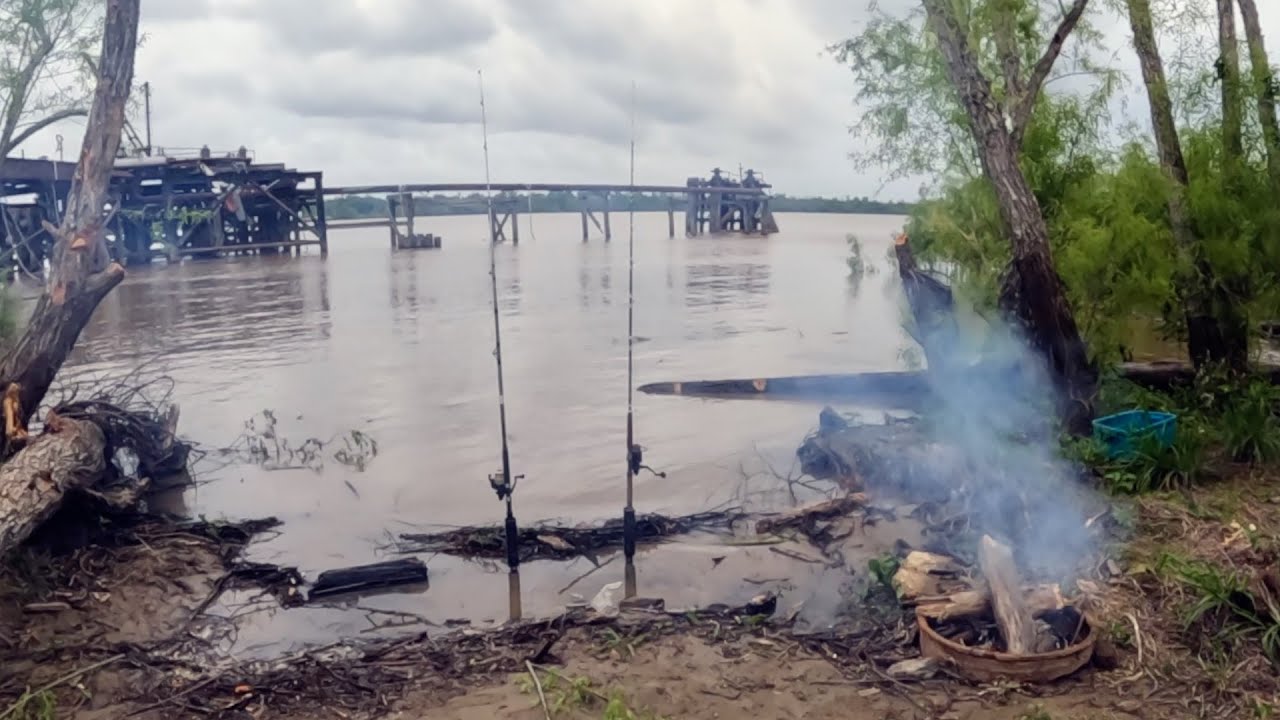Muddy Water Rising, Mississippi River Catfish Fishing