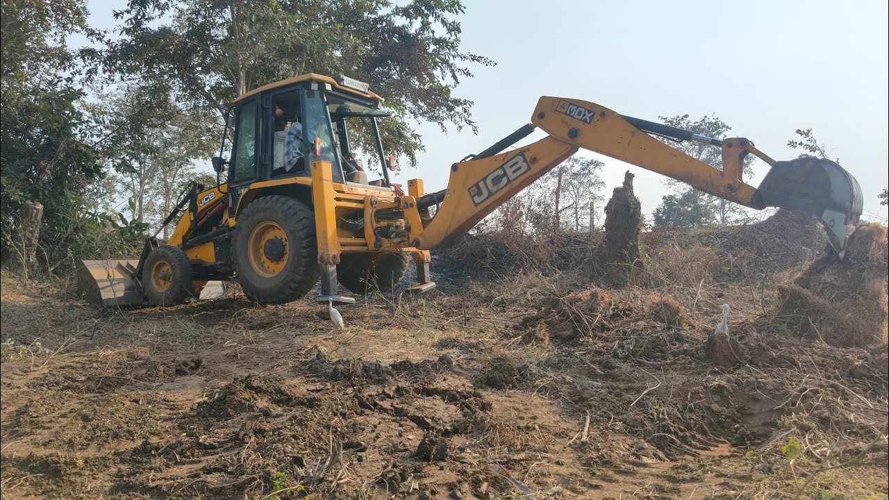 JCB 3DX  stunt from village || JCB 3DX going Extremely severe multiple stunts  ||JCB from tree cut 