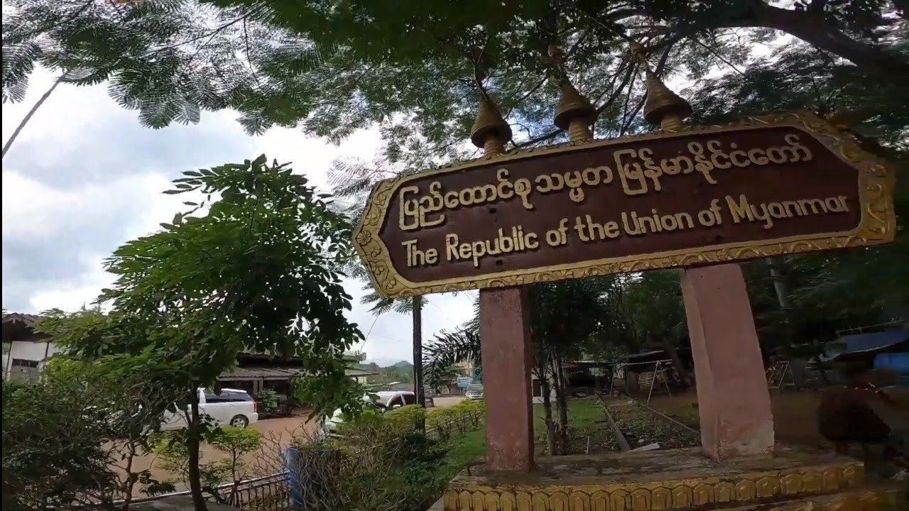 57-Three Pagodas Pass, border with Myanmar, market, sunset in Sangkhla Buri