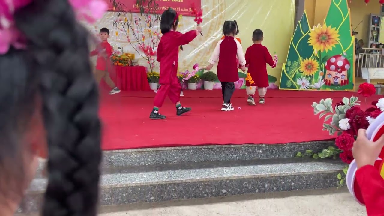 Vui tết cùng các con