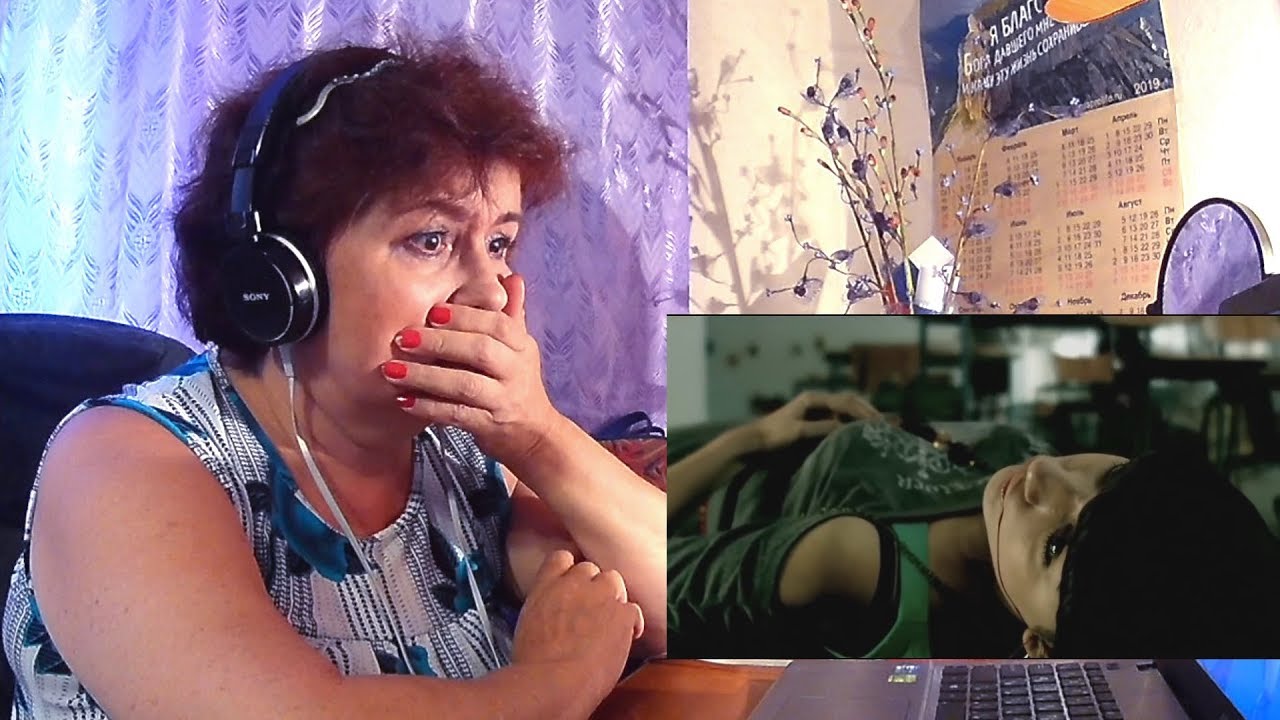 Мама смотрит 