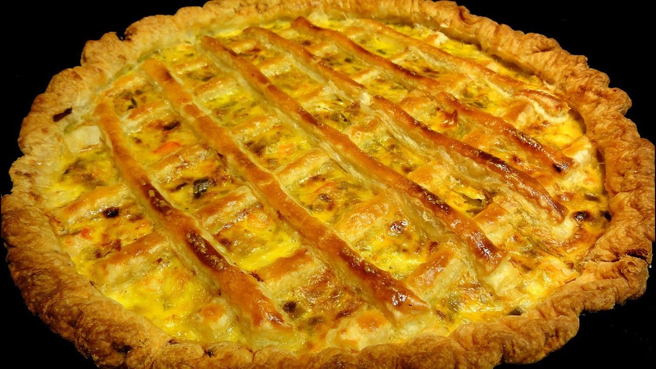 Hojaldre de puerros y langostinos. Recetas de entrantes