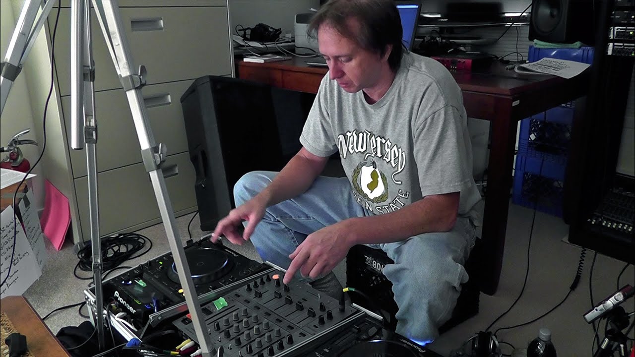 CD Beatmixing - DJ'ing for Beginners - Using CD Players with Pitch Controls