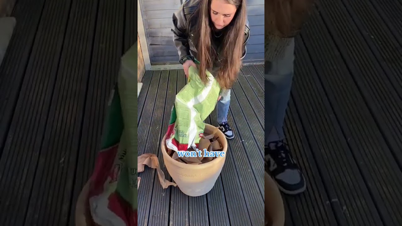 DIY and budget friendly water feature tutorial  I&rsquo;m in love with this garden hack #budgetgardeninspi