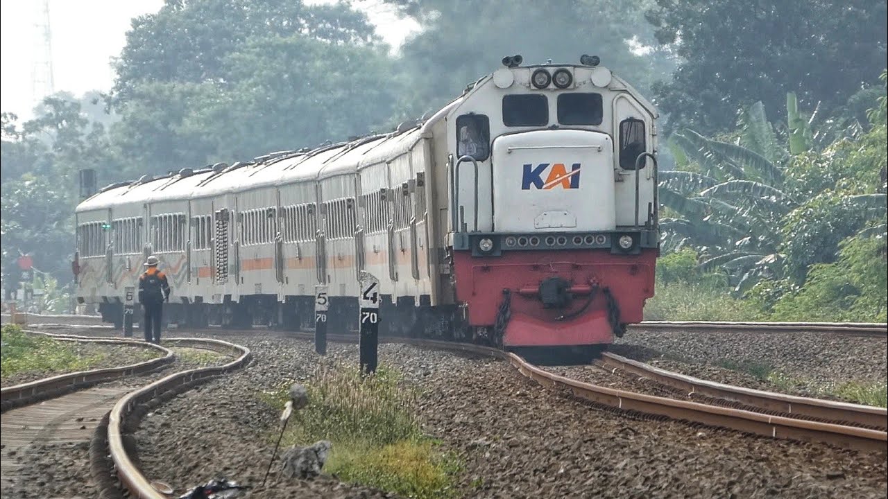Aneh Memang Jalur Keretanya Tidak Lurus Tapi Kecepatannya Bisa Digeber.
