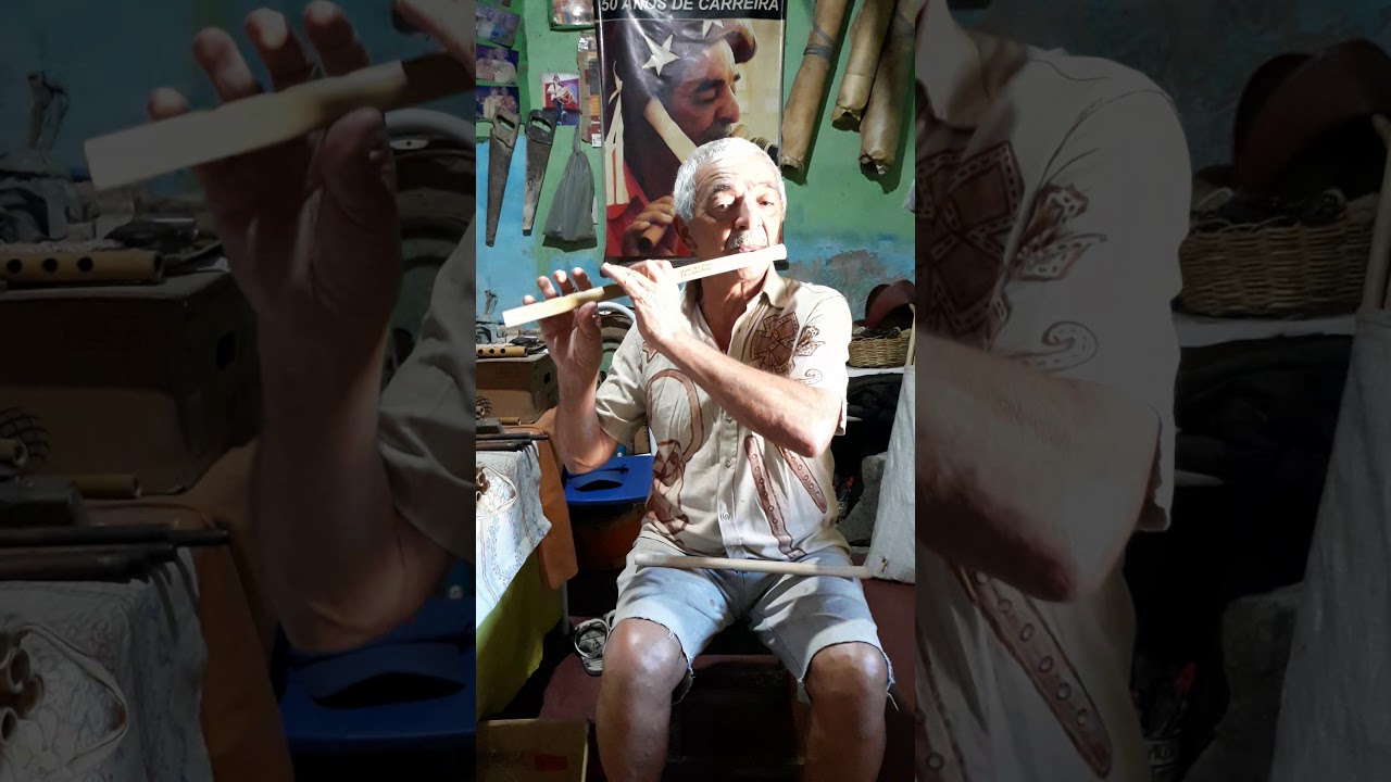 João do Pife toca 