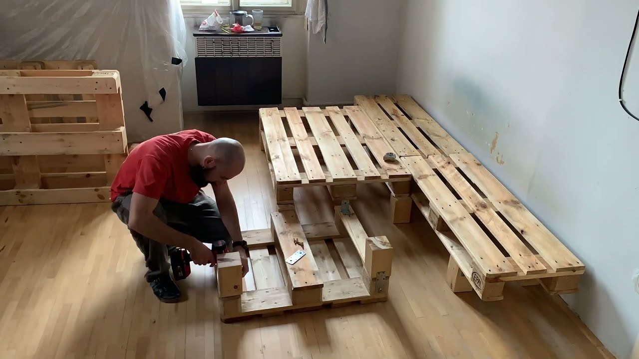 Postel z použitých palet