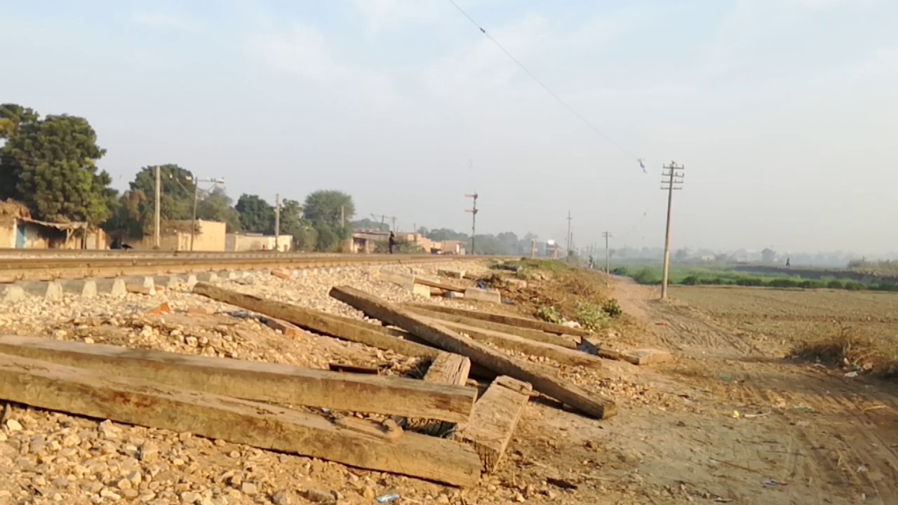 8 Down TEZGAM Express leaving Tando Adam Junction | PAKRAIL ZCU-30 6306
