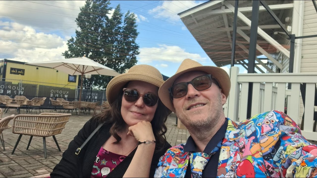 Asuntovaunuilemassa. Sulo & Justiina @kesakammari. Kohde Rauhalahti Camping/ Kuopio Wine Festifal