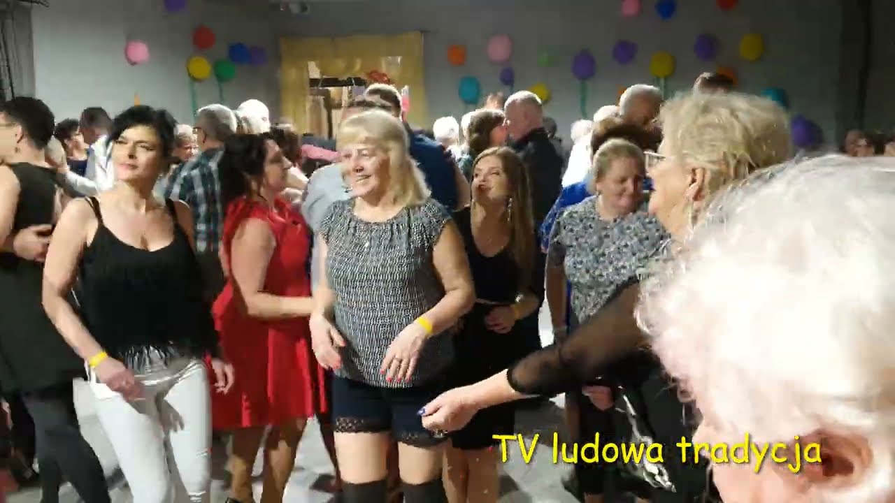 JADĄ SE FURMANI fura za furami wiozą śliczne  dziewcze z czarnymi oczami