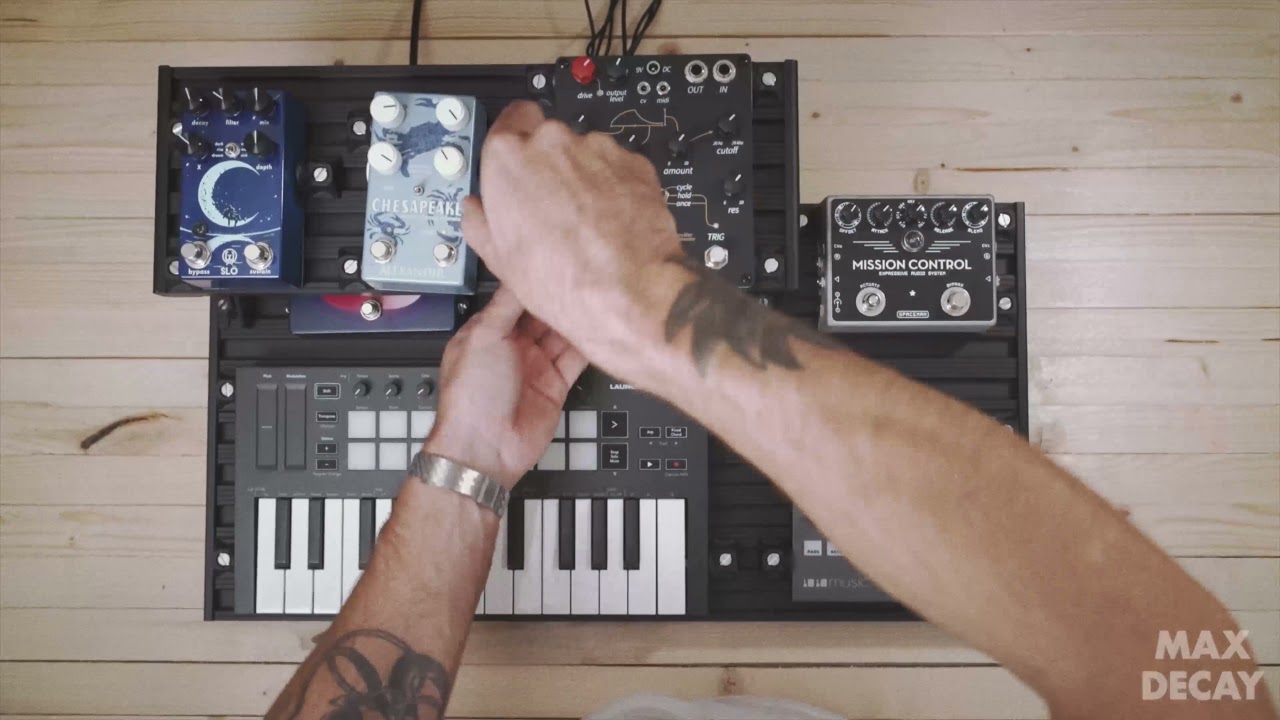 How to set up an Aclam Pedalboard – Mini synth and sampler rig