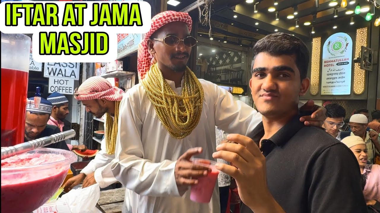 Ramzan Nights at Jama Masjid 🌙 | Mohabbat Ka Sharbat, Kebab Roll & Shahi Tukda | Old Delhi Vlog