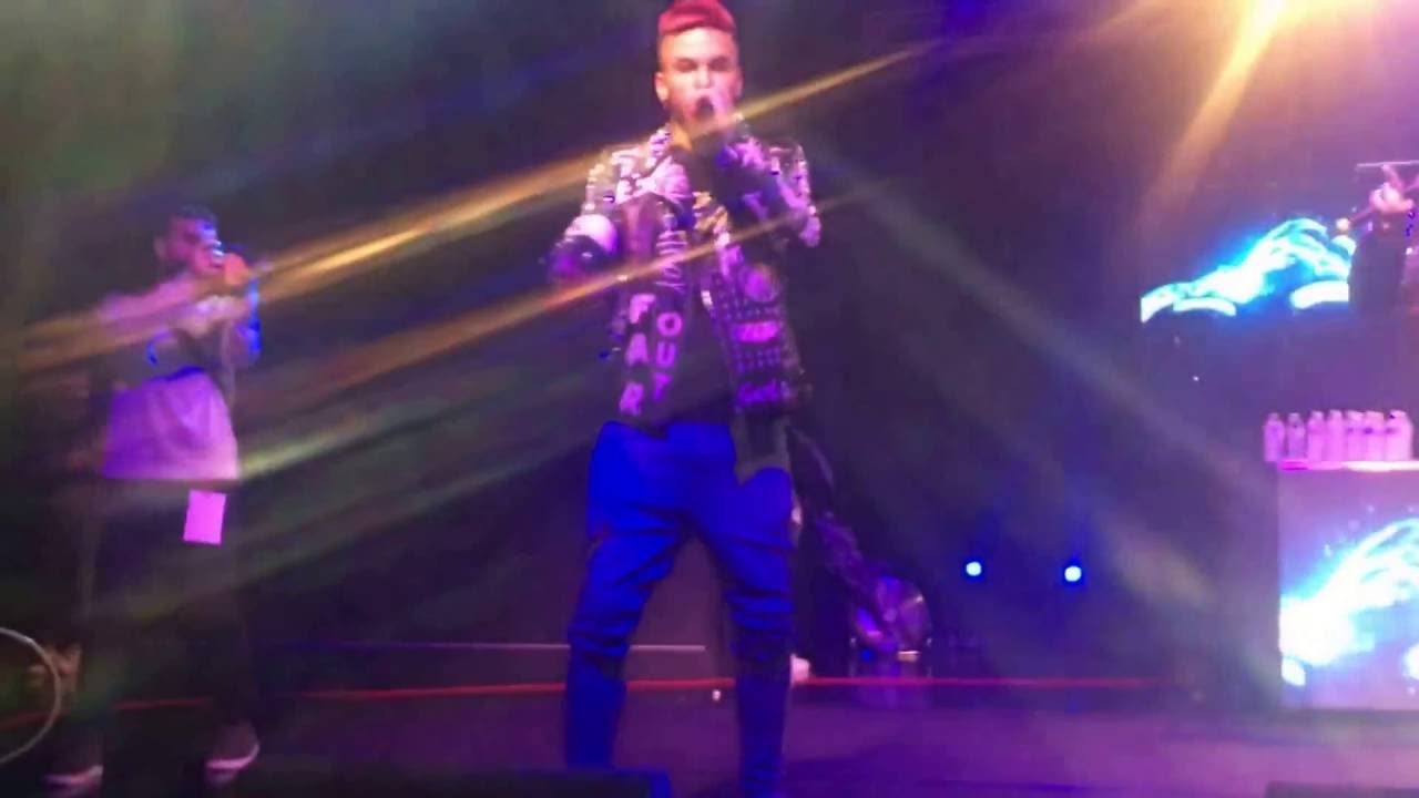 Izi ft. Sfera Ebbasta - Tutto Apposto Live #hhtfree Fabrique Milano 8/10/16