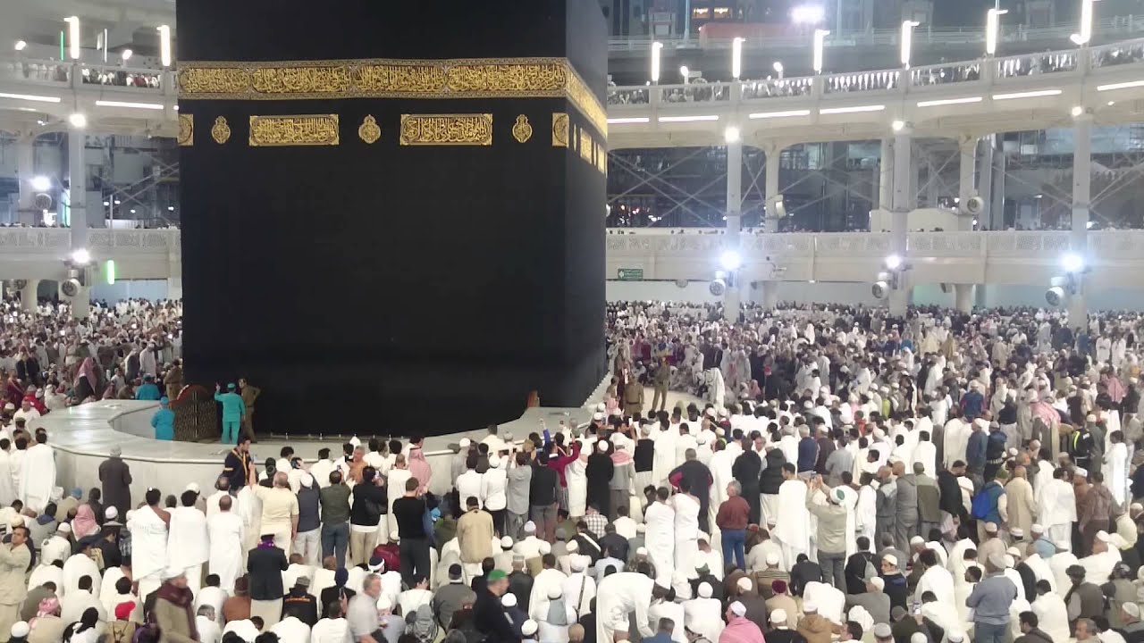 Kabe-i Muazzama'da Sabah Ezanı