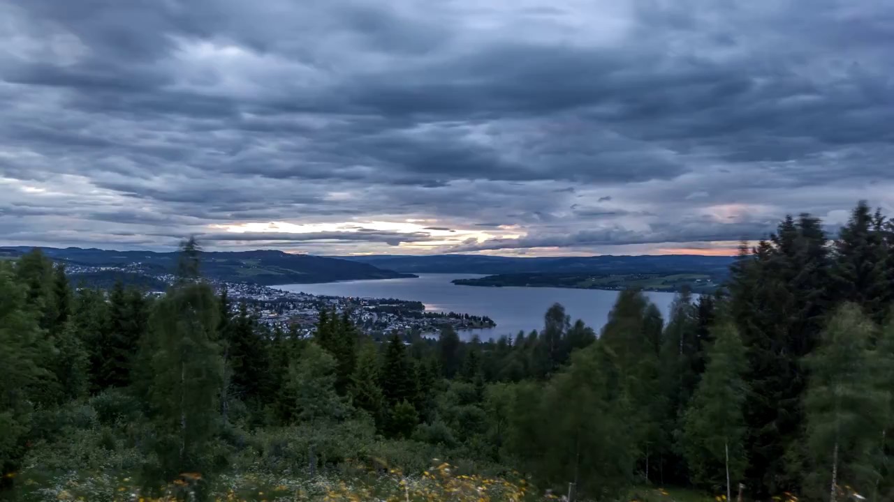 Timelapse: Sunset over the town of Gj&oslash;vik, Norway