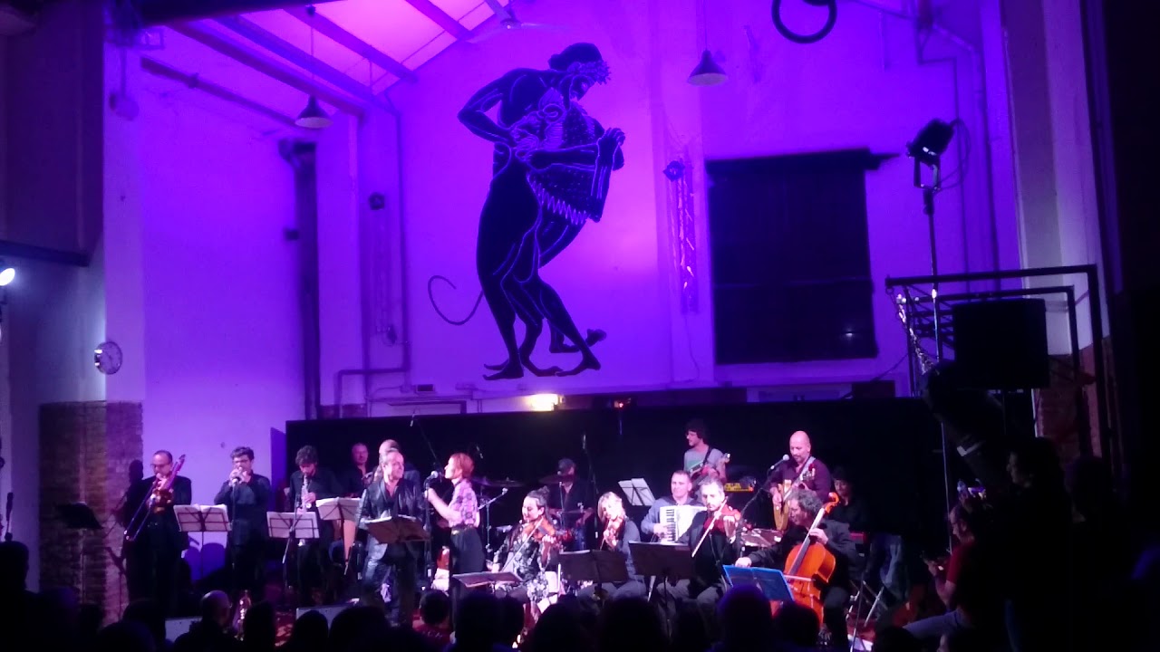 Orchestra di via Padova live in via Padova