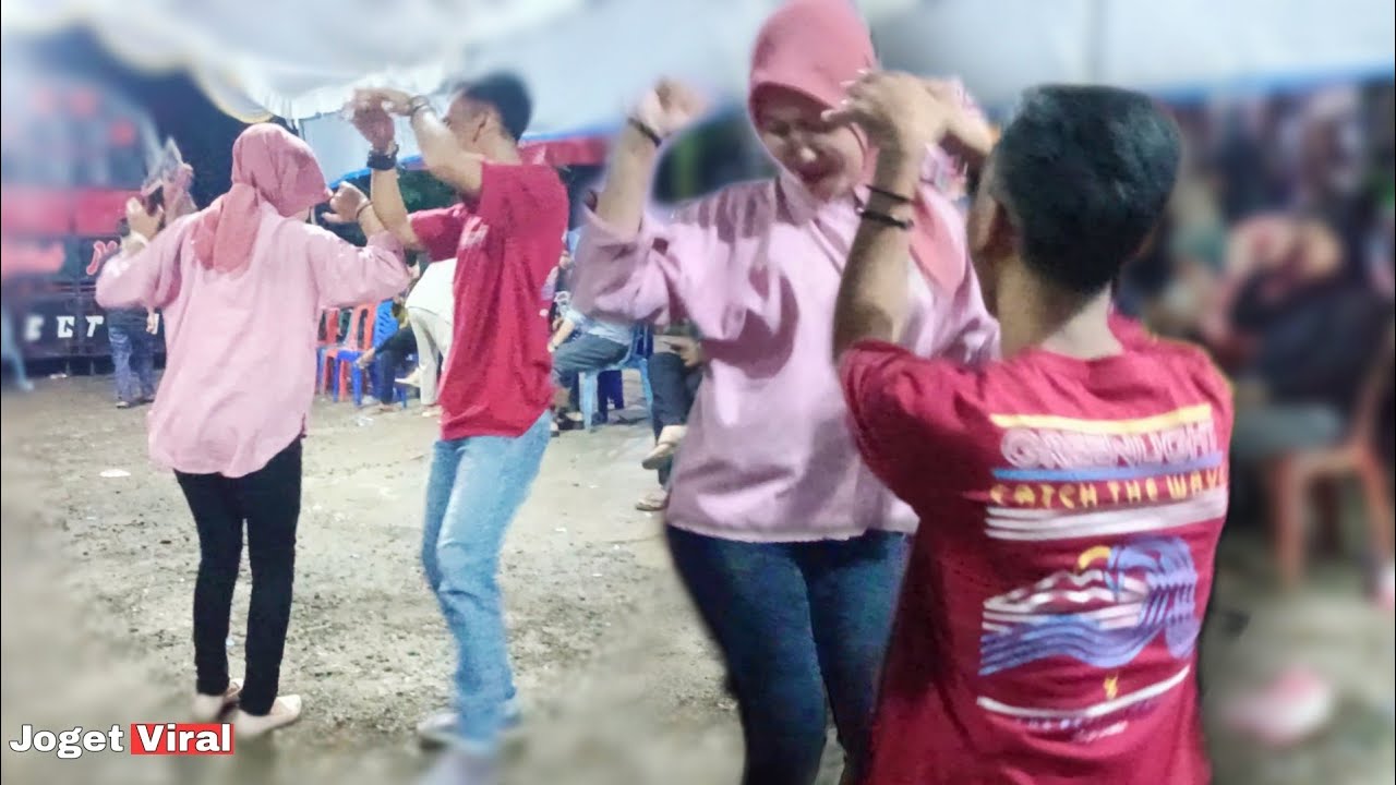 Cowok Baju Merah UNTUNG BANYAK ! Dapat Pasangan Joget GADIS CANTIK BODY ADUHAY Yang Pintar Goyang !