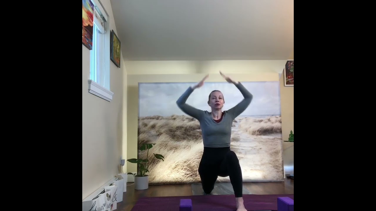 Low lunge (низкий выпад) Anjaneyasana