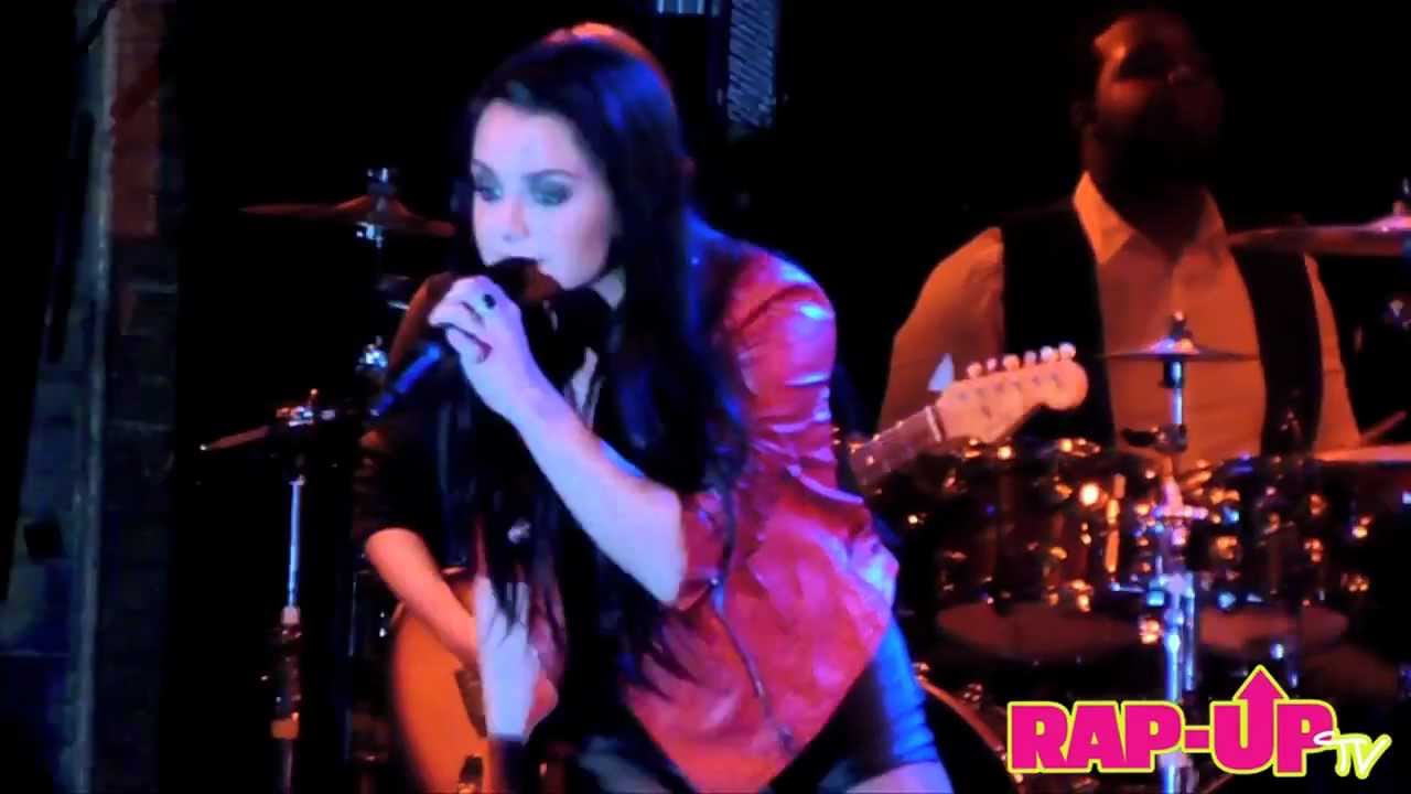 JoJo Performs 'Marvin's Room (Remix)' Live in L.A.