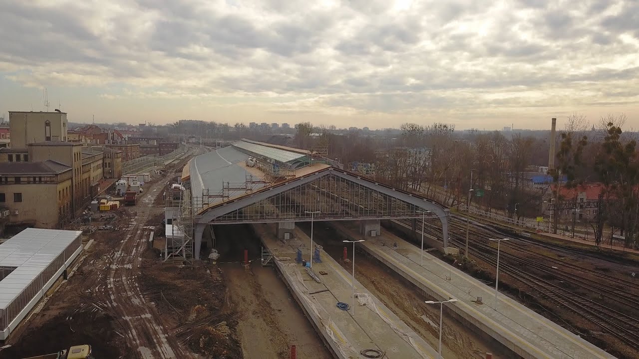 Bytom dworzec  -dach na wykończeniu