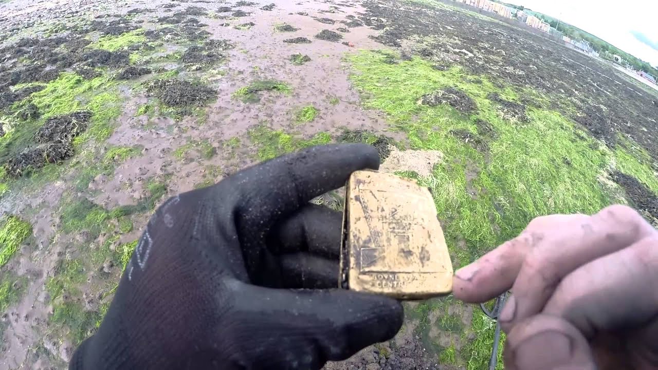 Metal detecting on the west coast of Scotland finding lots of coins & 24k gold pendant