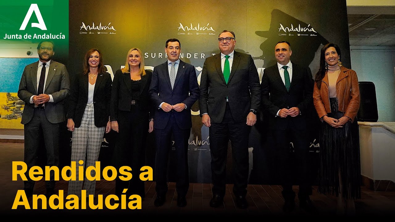 Juanma Moreno asiste a la presentación de la campaña ‘The surrender of Andalusian Crush’
