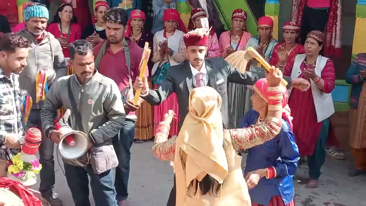 ग्राम पंचायत भौंती में दूल्हा ओर दुल्हन का जबरदस्त डांस 👌👌