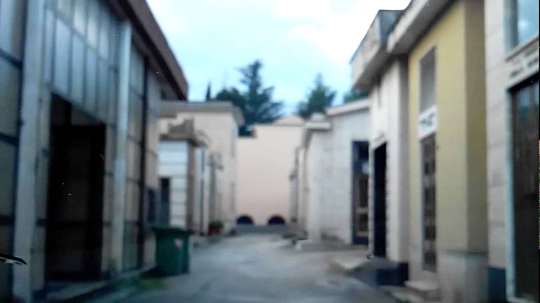 Una passeggiata al Cimitero di Maddaloni con la Station Wagon