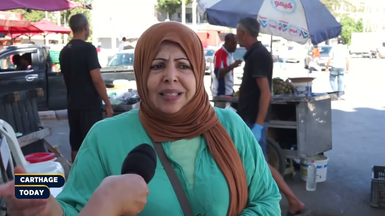 مواطنة تنقد اللباس الغير محتشم فلمعاهد