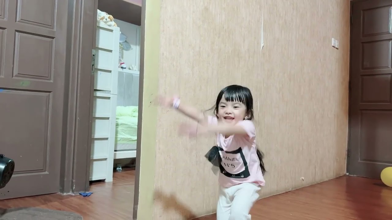 SI PALING HEBOH SENDIRI