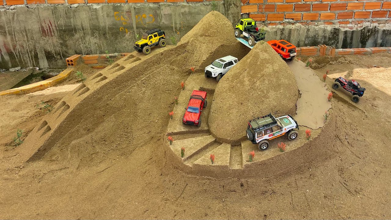 RC Cars Extreme Mountain Challenge 🚗⛰️ | Only the Strongest Can Win!