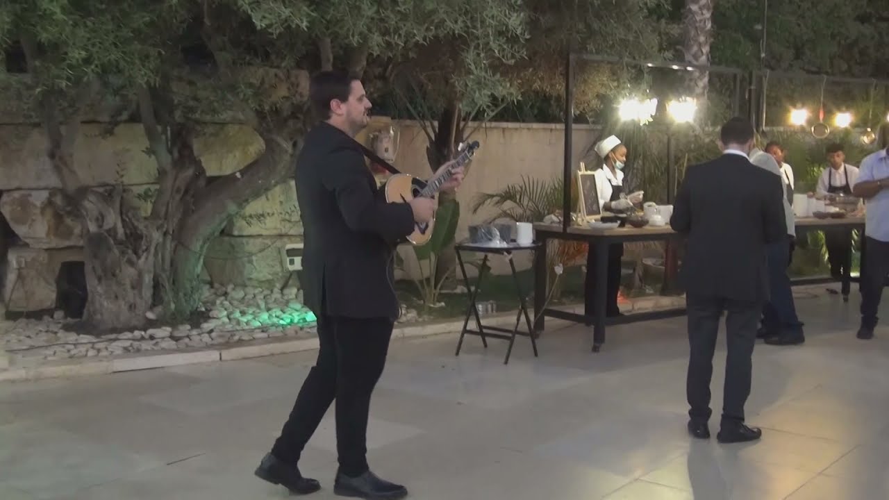 אלירן מוזס נגן בוזוקי - בסמה מוצו Bésame Mucho