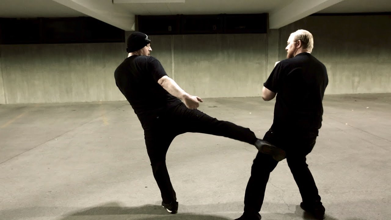 How To End A Street Fight With The Low Kick │ Low Round Kick