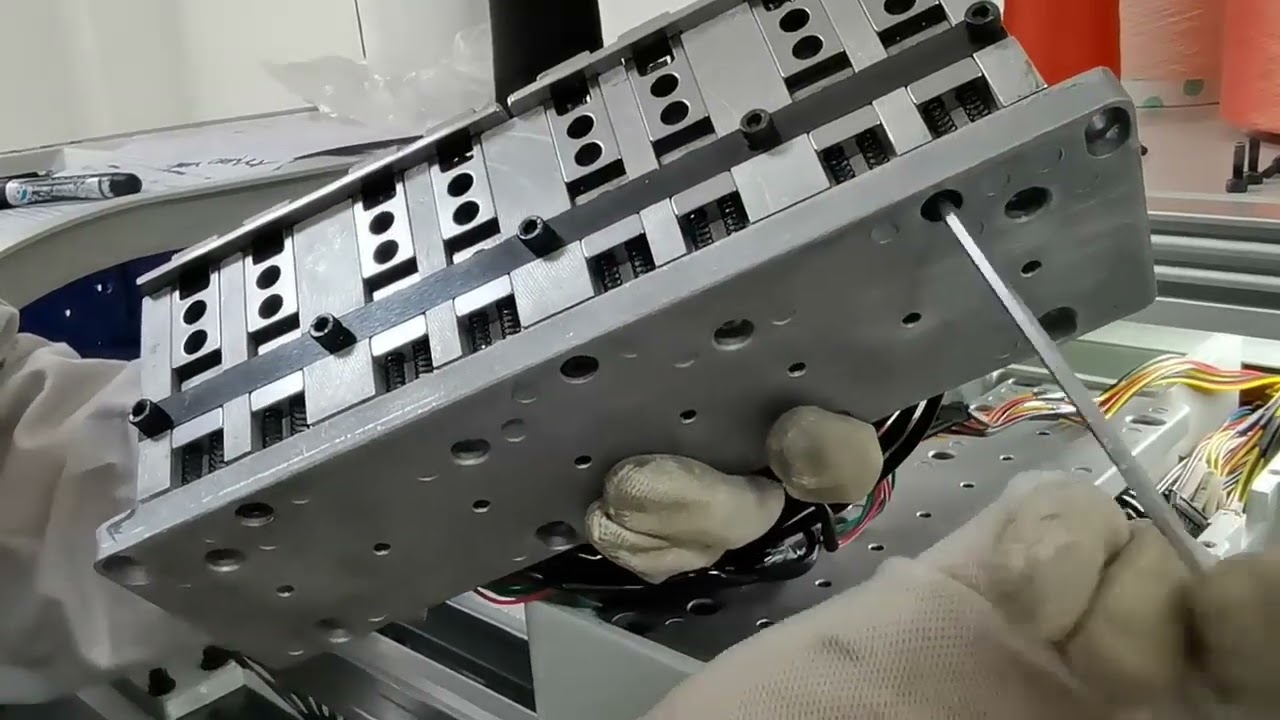 flat  knitting machine yarn carrier miss carry issue solve process